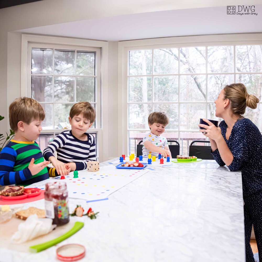 Stay at home mom daily schedule, routine ideas for moms, parents guide to a daily schedule, breakfast invitations, preschool activities, toddler activities, ideas for kids #preschool #sahm #wahm #toddler #preschooler