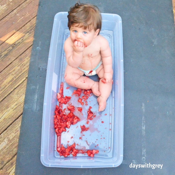 edible baby sensory bin